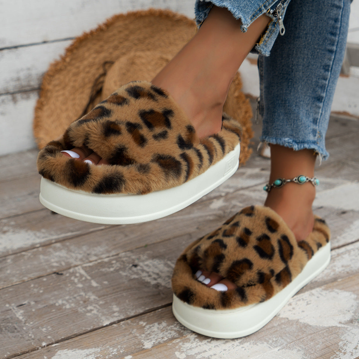 Leopard Print Thick Bottom Fluffy Slippers